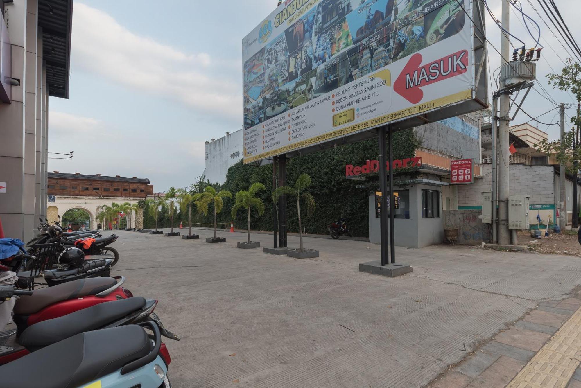 Urbanview Hotel Cianjur City Park By Reddoorz 외부 사진